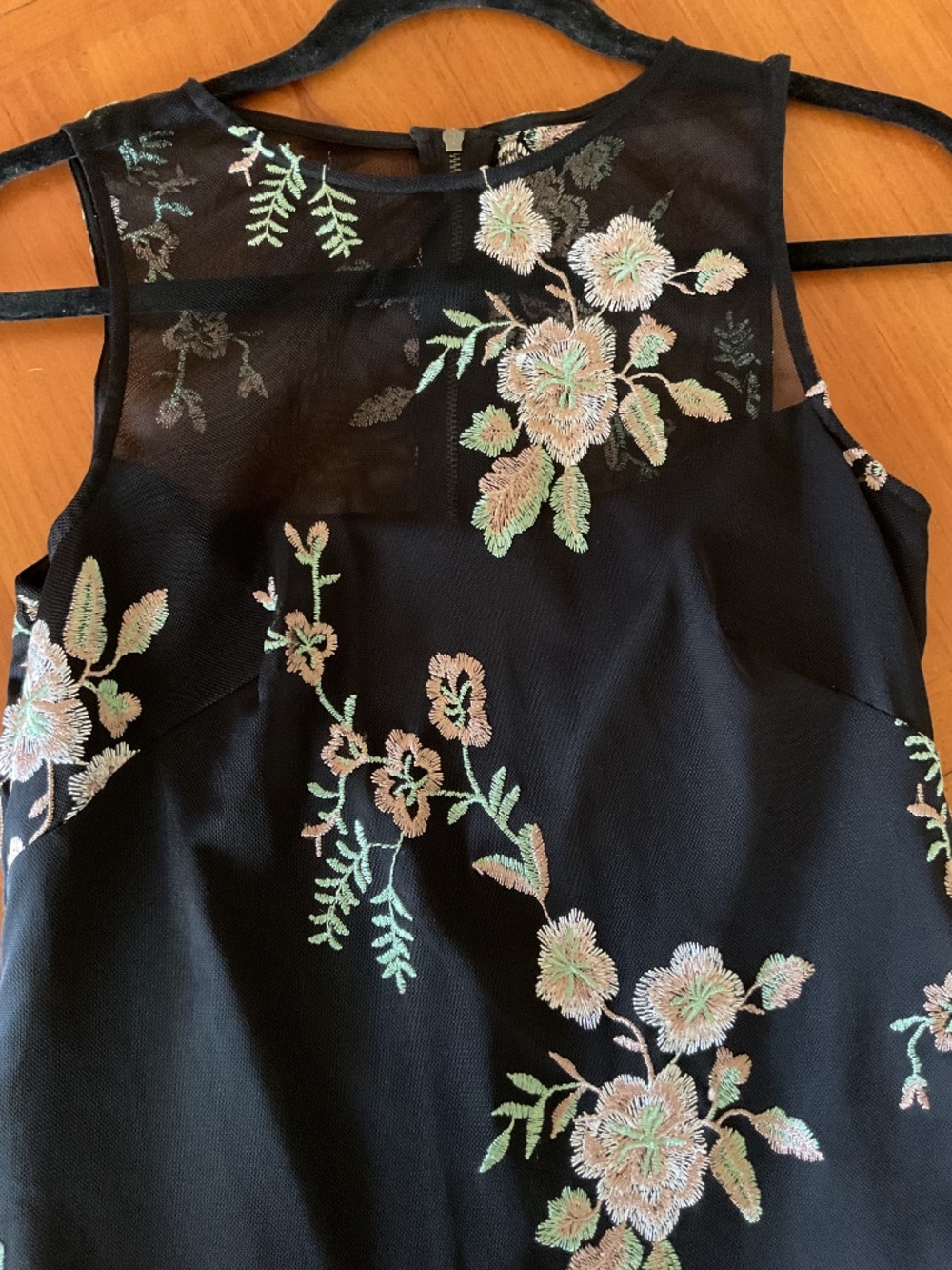 Vince Camuto Floral Black Dress size 4 Gorgeous Detail - Picture 9 of 16